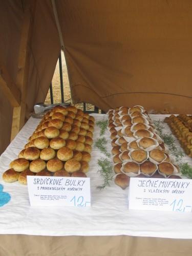 V nabídce jsem měli šest druhů pečiva - Srdíčkové bulky s provensálským kořením, Ječné mufánky s vlašskými ořechy,...