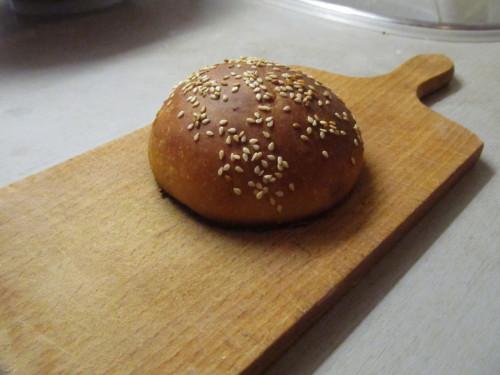 Hamburgerová houska kynutá pšeničným kváskem...